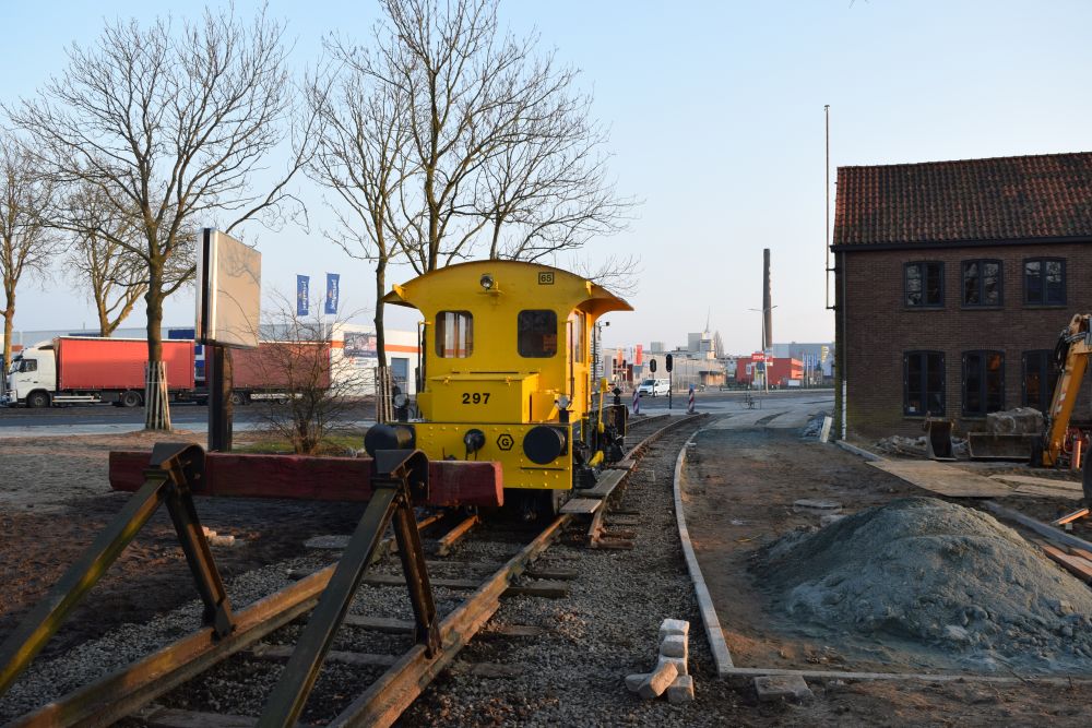 46 Spoormonument met Sik